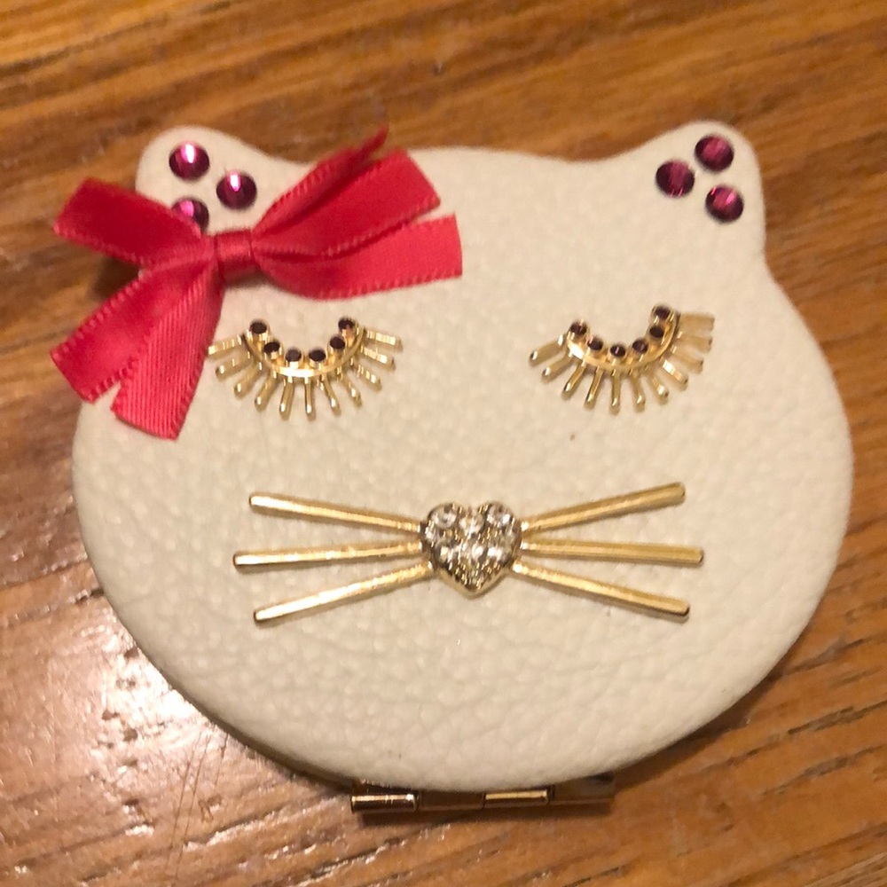 Betsey Johnson Rare! Retired White Cat Face Compact with Red Bow & Faux Stones